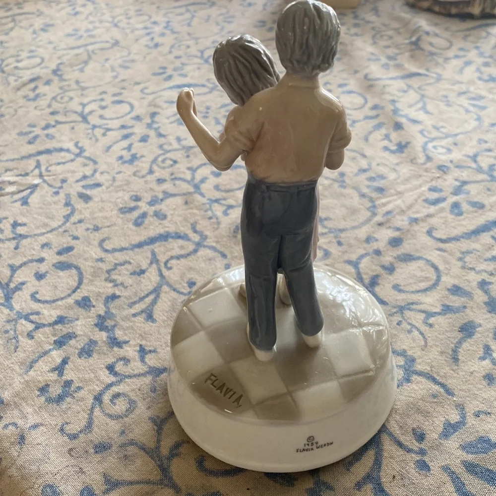 Vintage 1984 Flavia “The Dance Lesson” music box figurine.  Collector’s item. - Picture 4 of 12